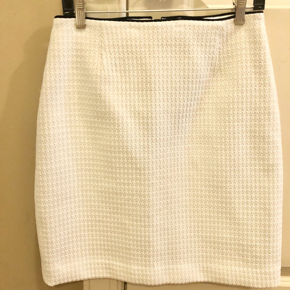 White House Black Market Cream Woven Pencil Skirt